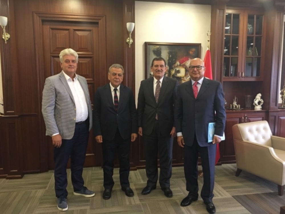 Çeşme Belediye Başkanı Muhittin Dalgıç, İzmir Büyükşehir Belediye Başkanı Aziz Kocaoğlu, Koç Üniversitesi Rektörü Umran Inan / Haziran 2016 